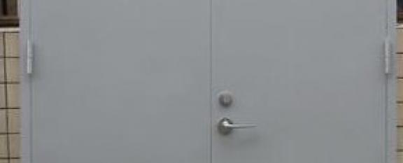 防火門開啟方式為何限定為平開式？